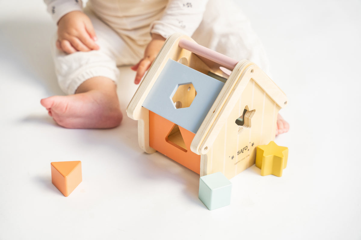 Cabana Cioc-cioc Saro Baby , Jucarie din Lemn FSC Motricitate Fina 12M+