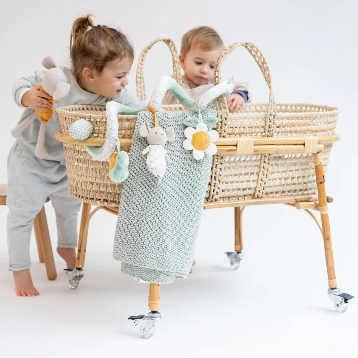 Jucarie zornaitoare din plus, spirala, design , œSpring Cottage,