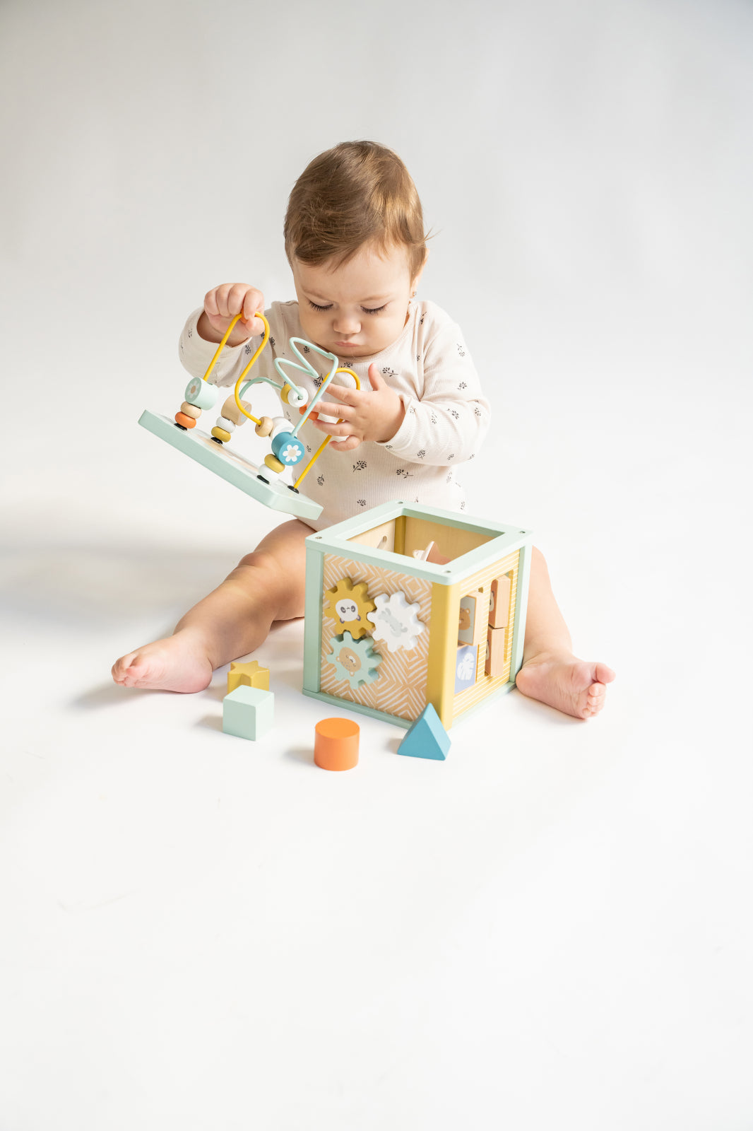 Cub de Activitati Saro Baby ,   Lemn FSC, 6 Fete Interactive   Motricitate Fina 12M+