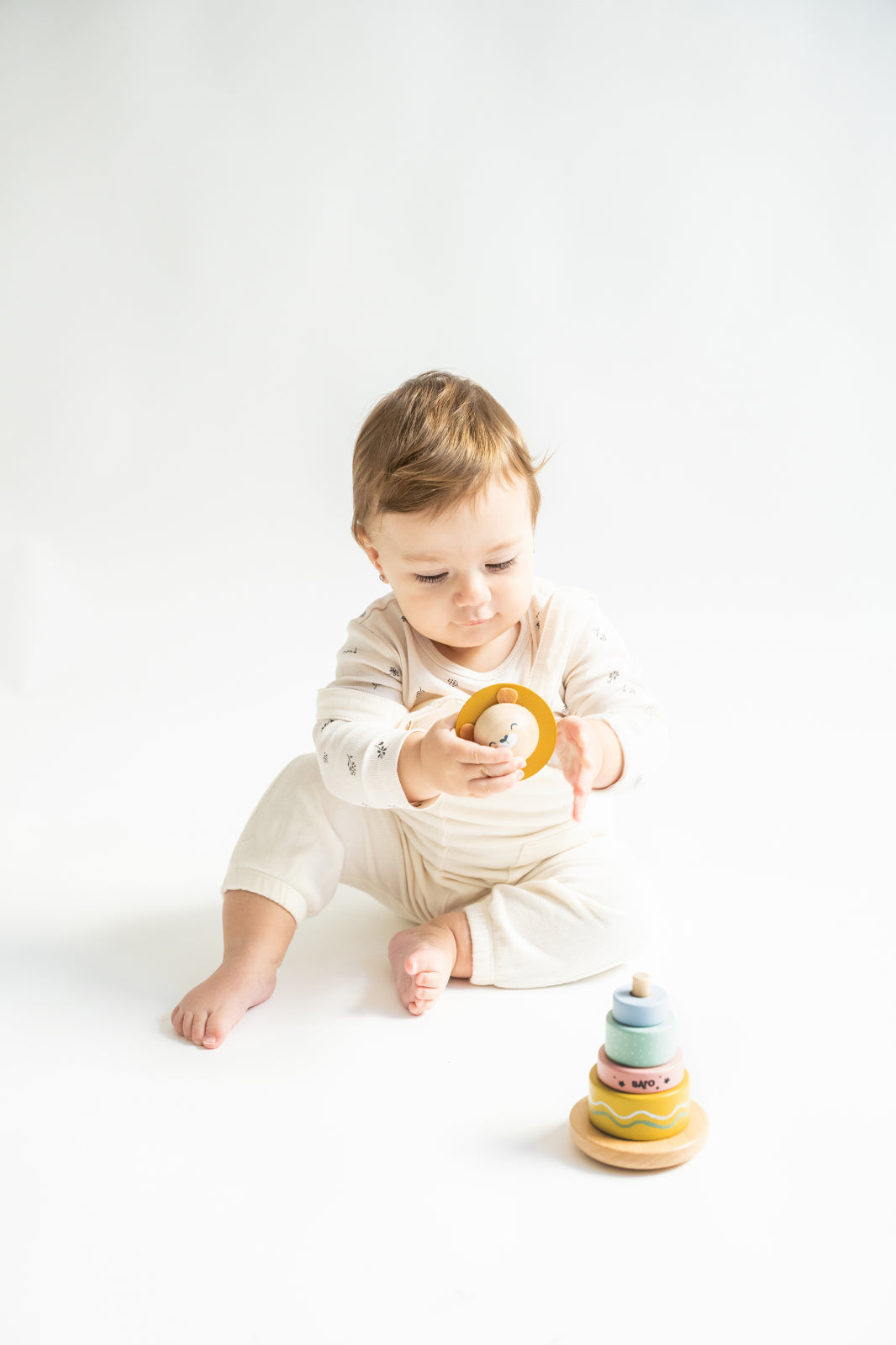 Piramida de Stivuire cu Inele Saro Baby ,   Lemn FSC Certificat   Coordonare E i Motricitate 12M+