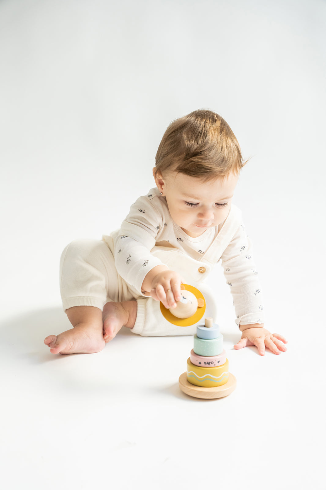 Piramida de Stivuire cu Inele Saro Baby ,   Lemn FSC Certificat   Coordonare E i Motricitate 12M+