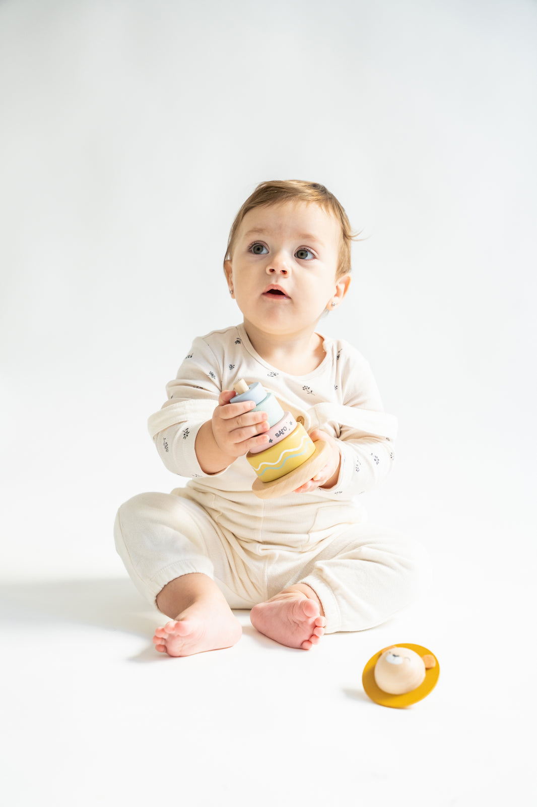 Piramida de Stivuire cu Inele Saro Baby ,   Lemn FSC Certificat   Coordonare E i Motricitate 12M+