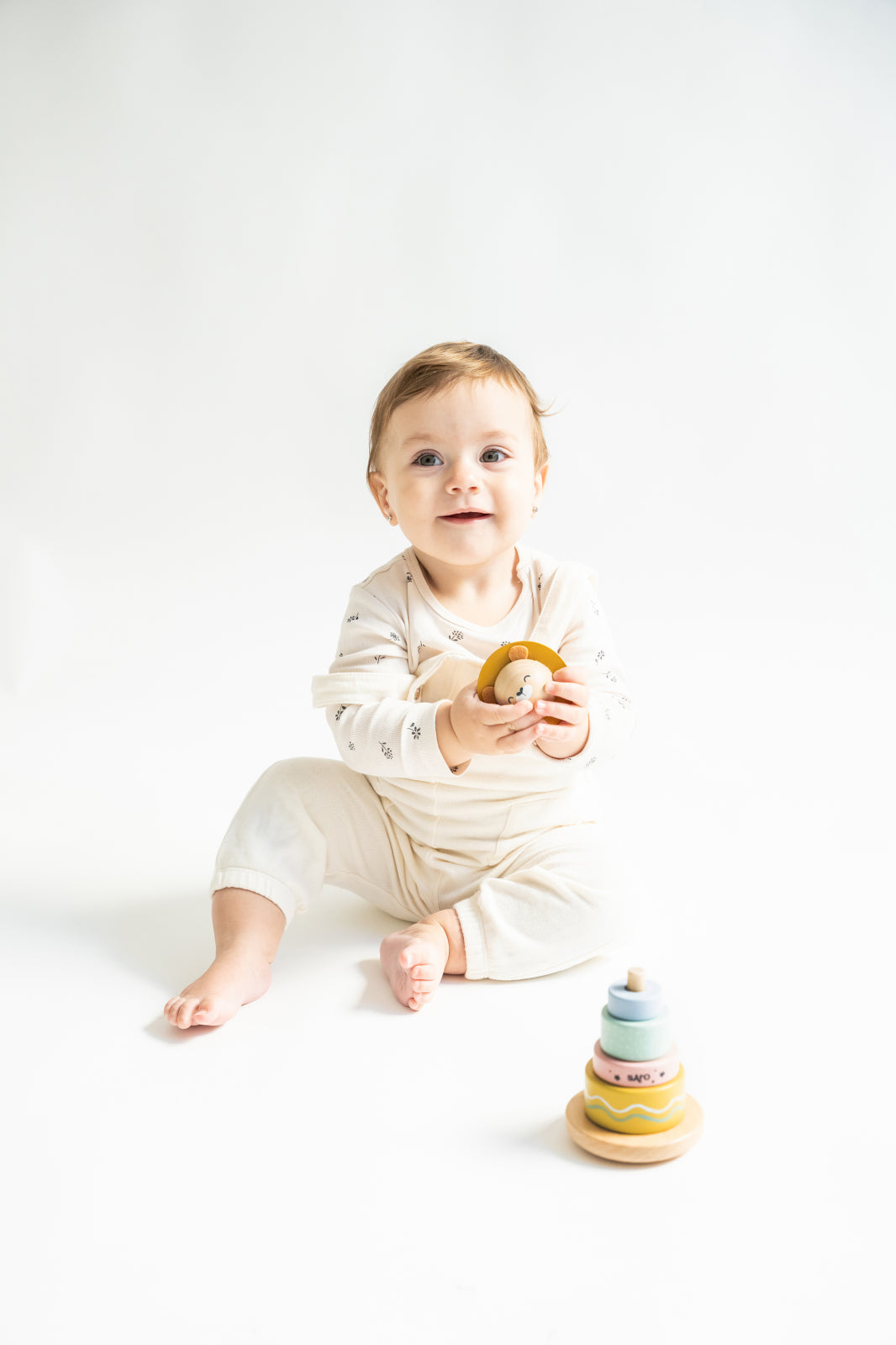 Piramida de Stivuire cu Inele Saro Baby ,   Lemn FSC Certificat   Coordonare E i Motricitate 12M+