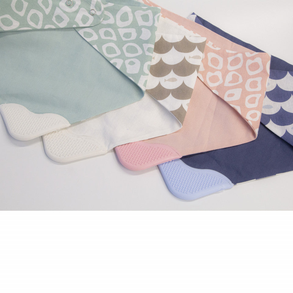 Baveta BabyJem tip bandana cu jucarie dentitie (Culoare: Crem)