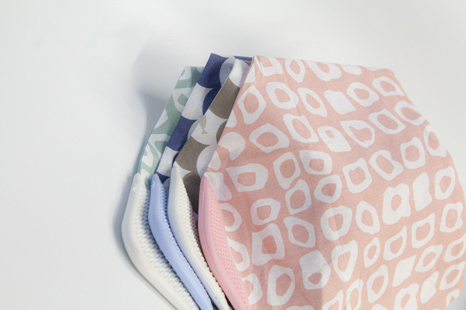 Baveta BabyJem tip bandana cu jucarie dentitie (Culoare: Crem)