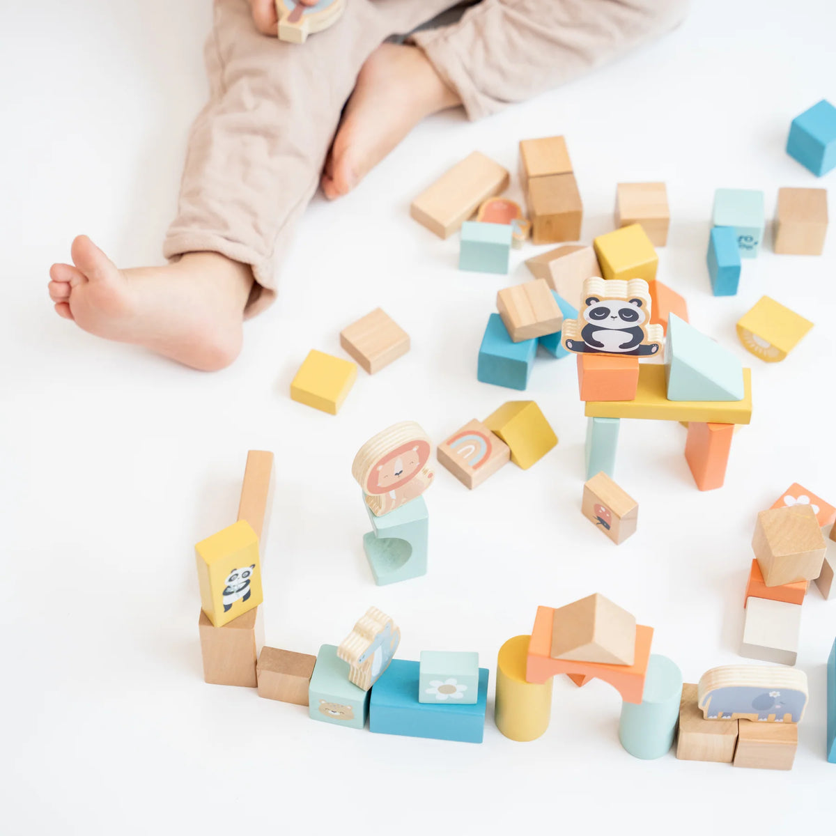 Set 60 Blocuri de Constructie din Lemn FSC Saro Baby   Creativitate si Motricitate Fina 24M+