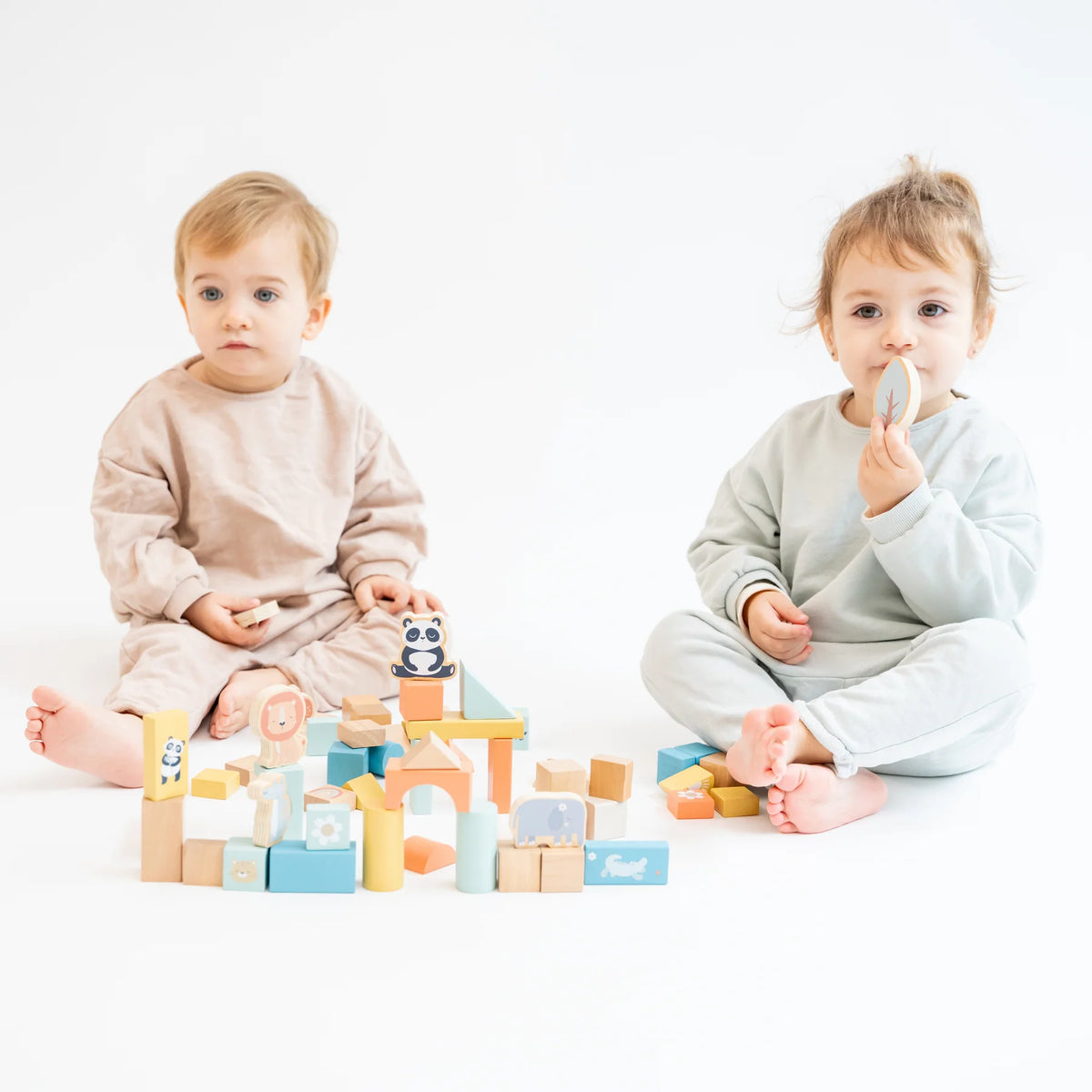 Set 60 Blocuri de Constructie din Lemn FSC Saro Baby   Creativitate si Motricitate Fina 24M+
