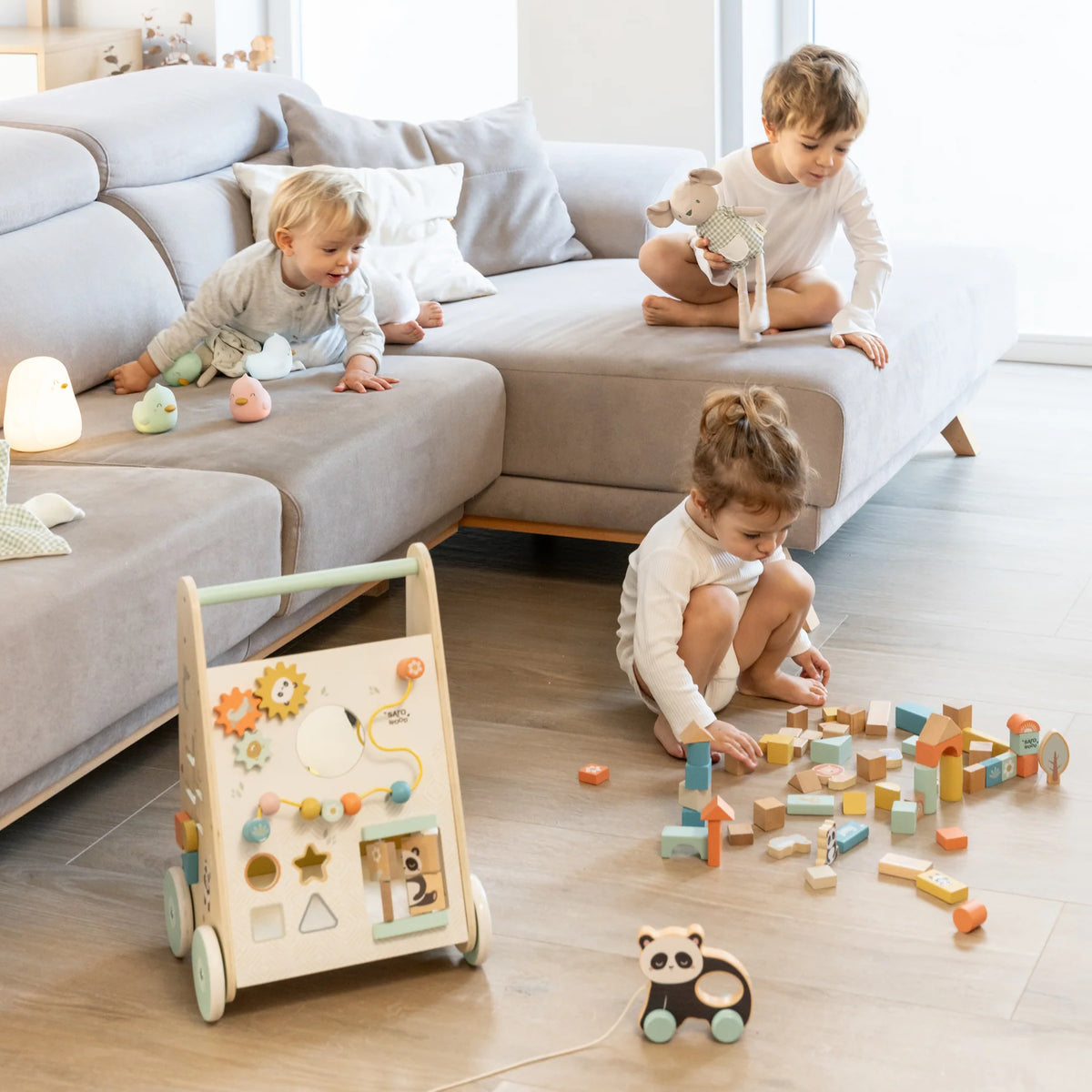 Set 60 Blocuri de Constructie din Lemn FSC Saro Baby   Creativitate si Motricitate Fina 24M+