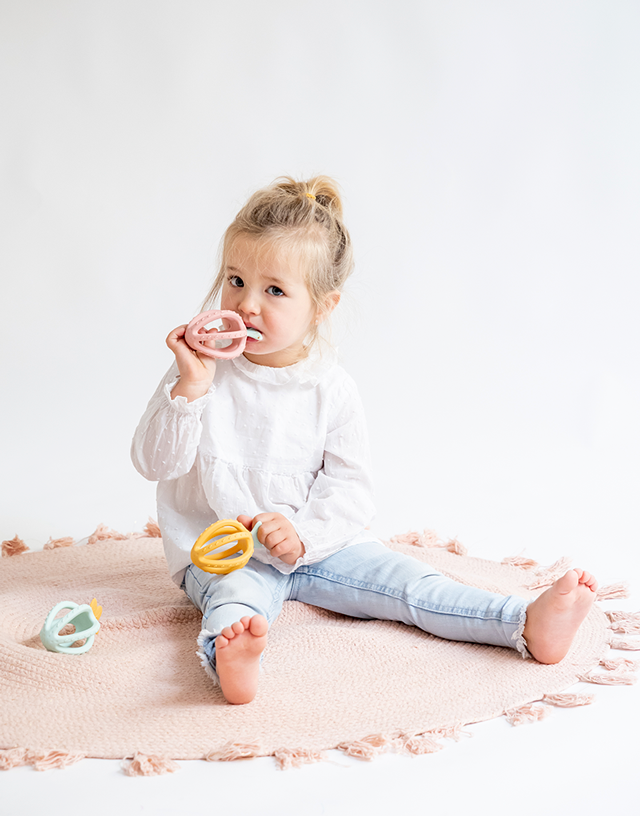 Jucarie senzoriala pentru dentitie din silicon, , œFresh Fruit,   - Rose