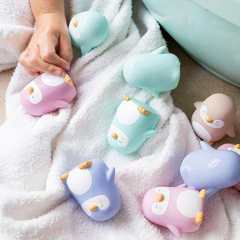 Set 4 Jucarii de Baie Pinguini Penguins Party, Fara Gauri, Fara BPA Ftalati, Sigure pentru Dentitie