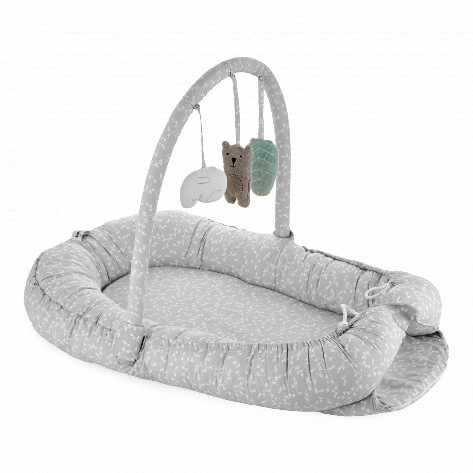 Salteluta BabyNest cu bara jucarii Between parents